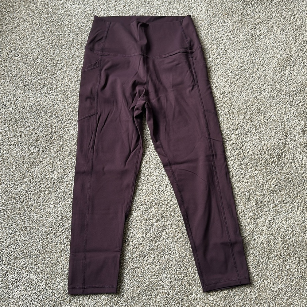 Zyia purple cropped leggings